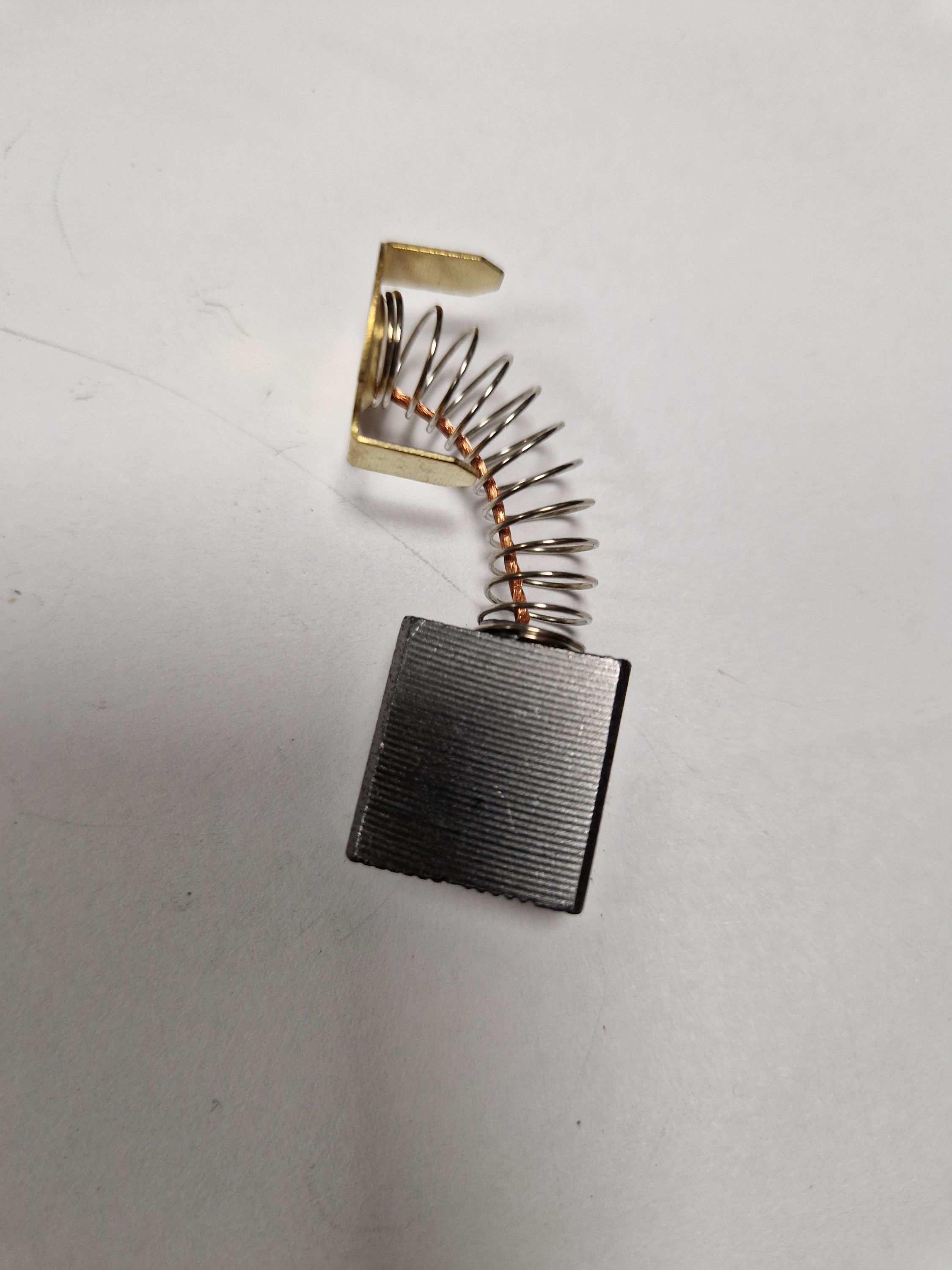 SZÉNKEFE RUGÓS 7x17 termék fő termékképe