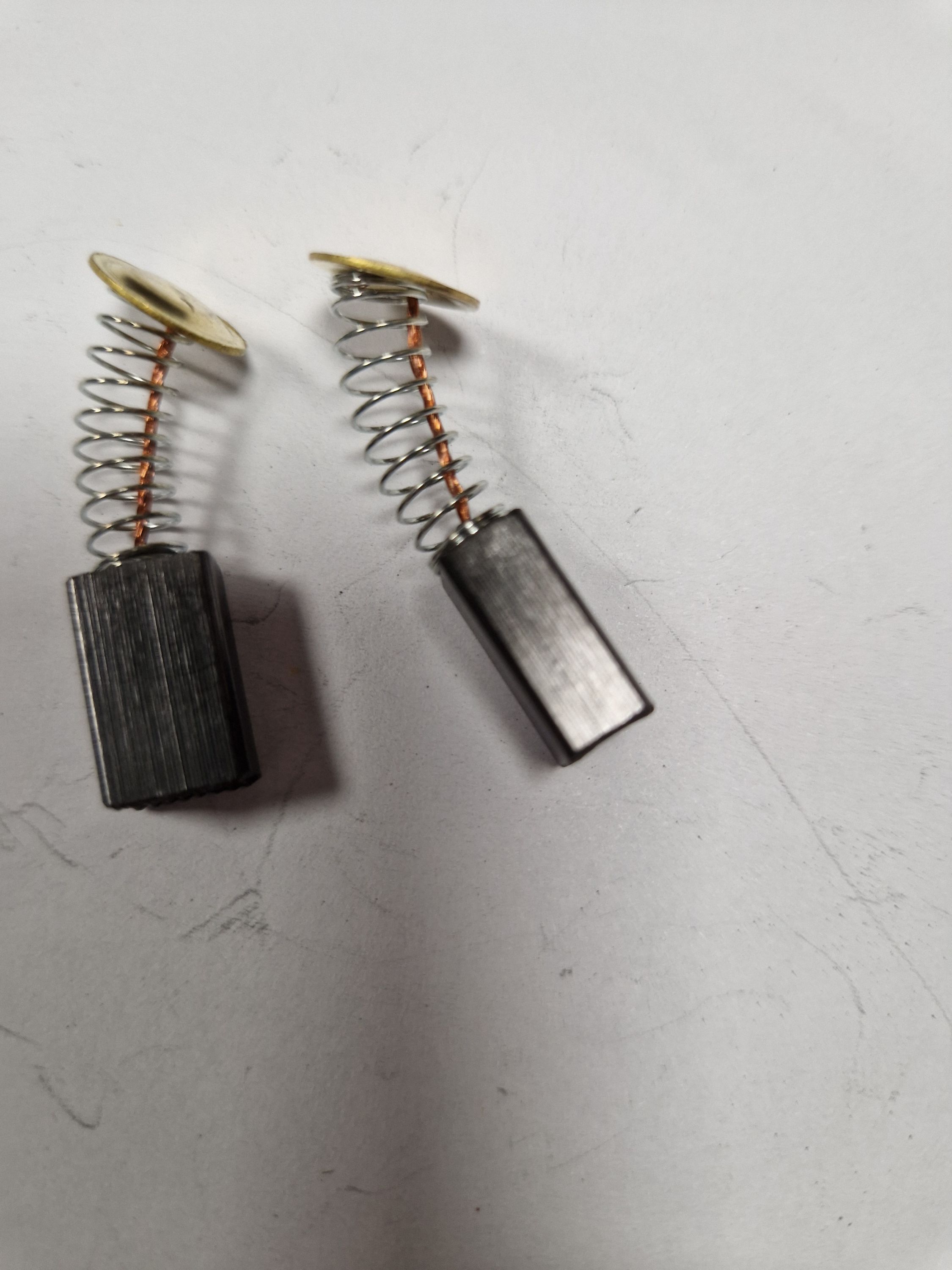 SZÉNKEFE RUGÓS 6x9 termék fő termékképe