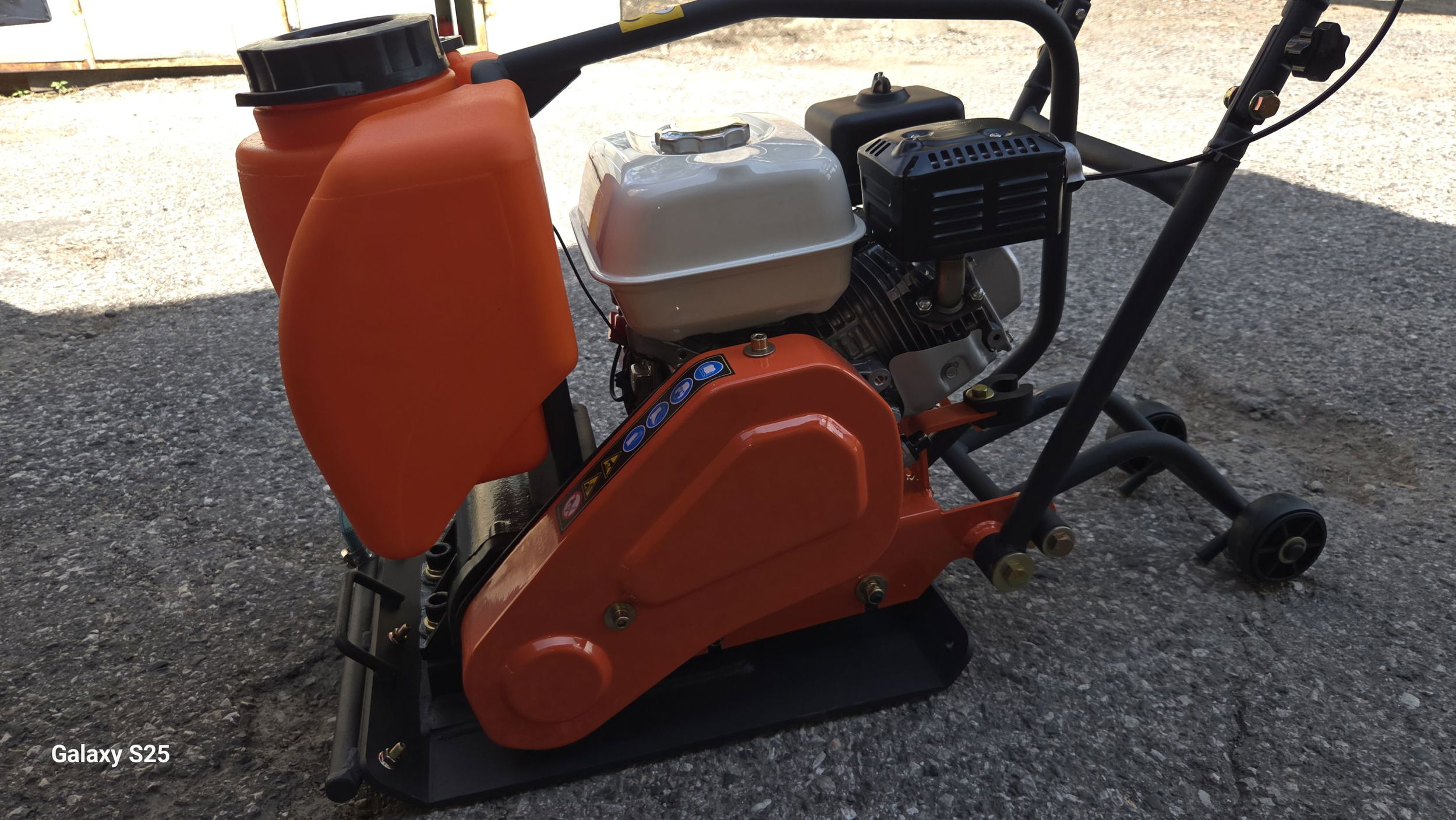 SIRL Lapvibrátor 60Kg-os víztartállyal termék fő termékképe