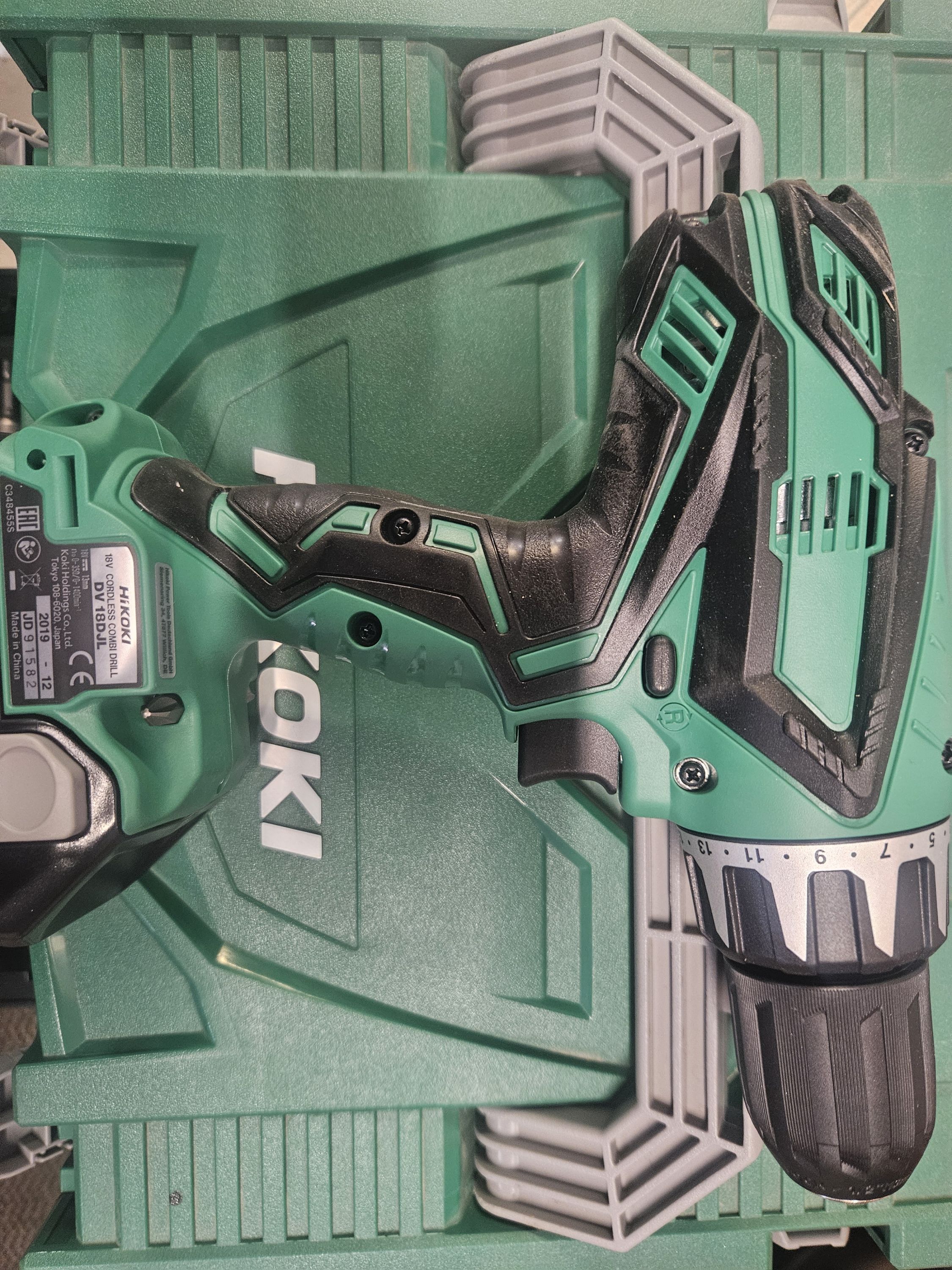 HIKOKI DV18DJL 18V , 2db akkumulátor,töltő, hitbox bitkészlettel termék fő termékképe