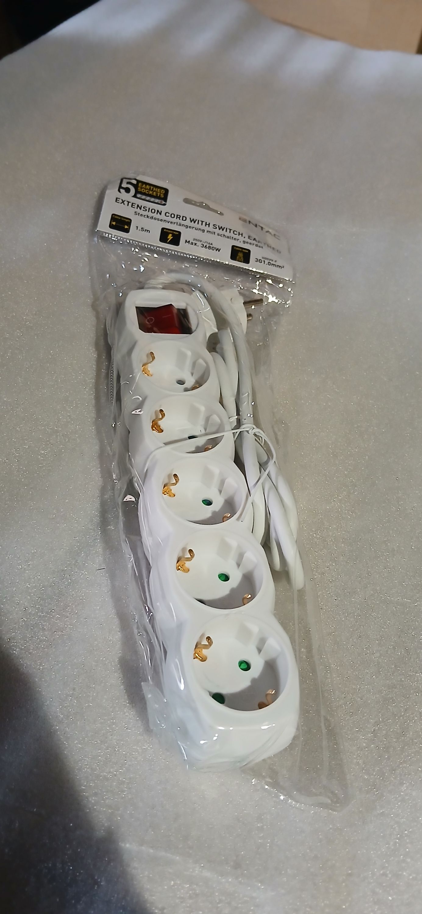 ENTAC elosztó 5 foglalat kapcsolóval 1,5m 3G1.5mm2 termék fő termékképe