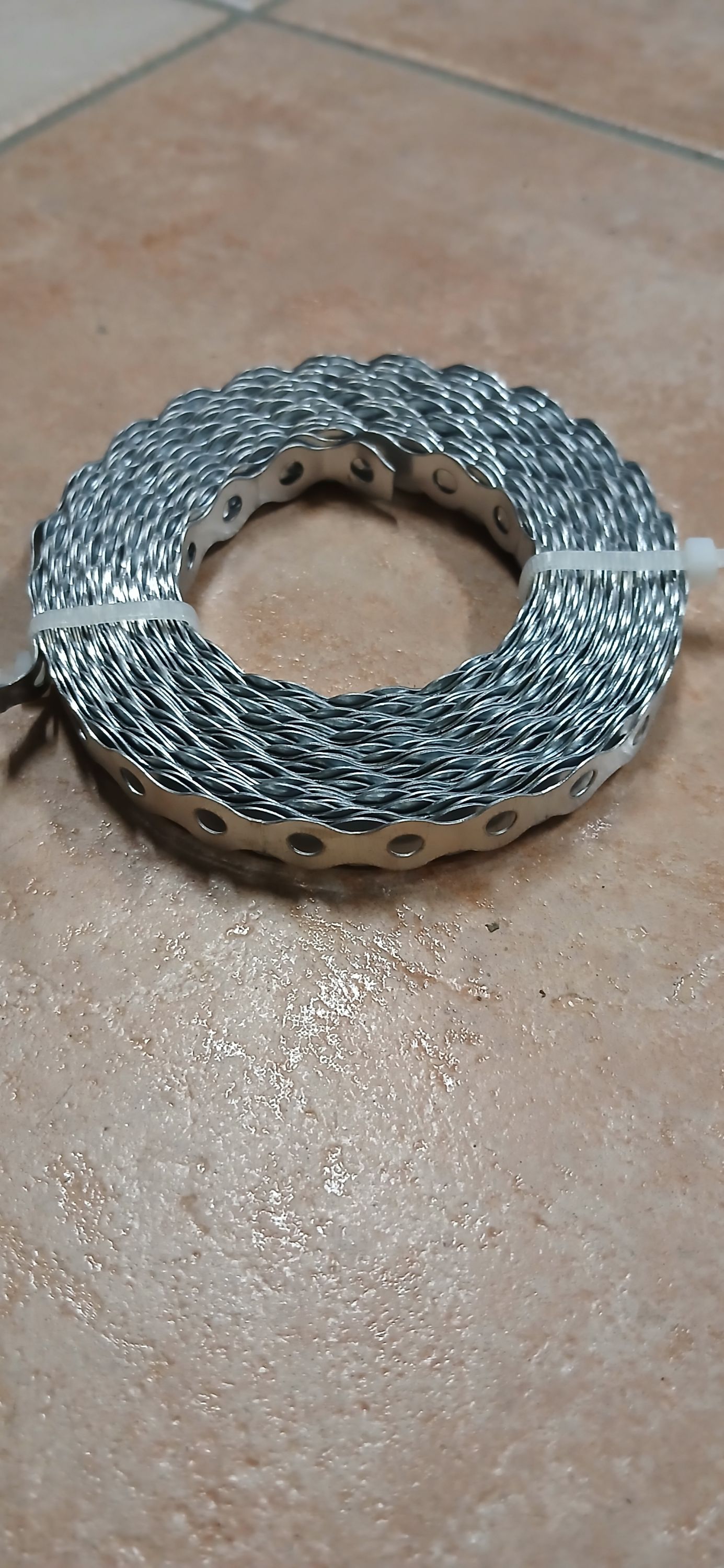 ITH Hiltiszalag 8-es furattal 10m/tekercs termék fő termékképe