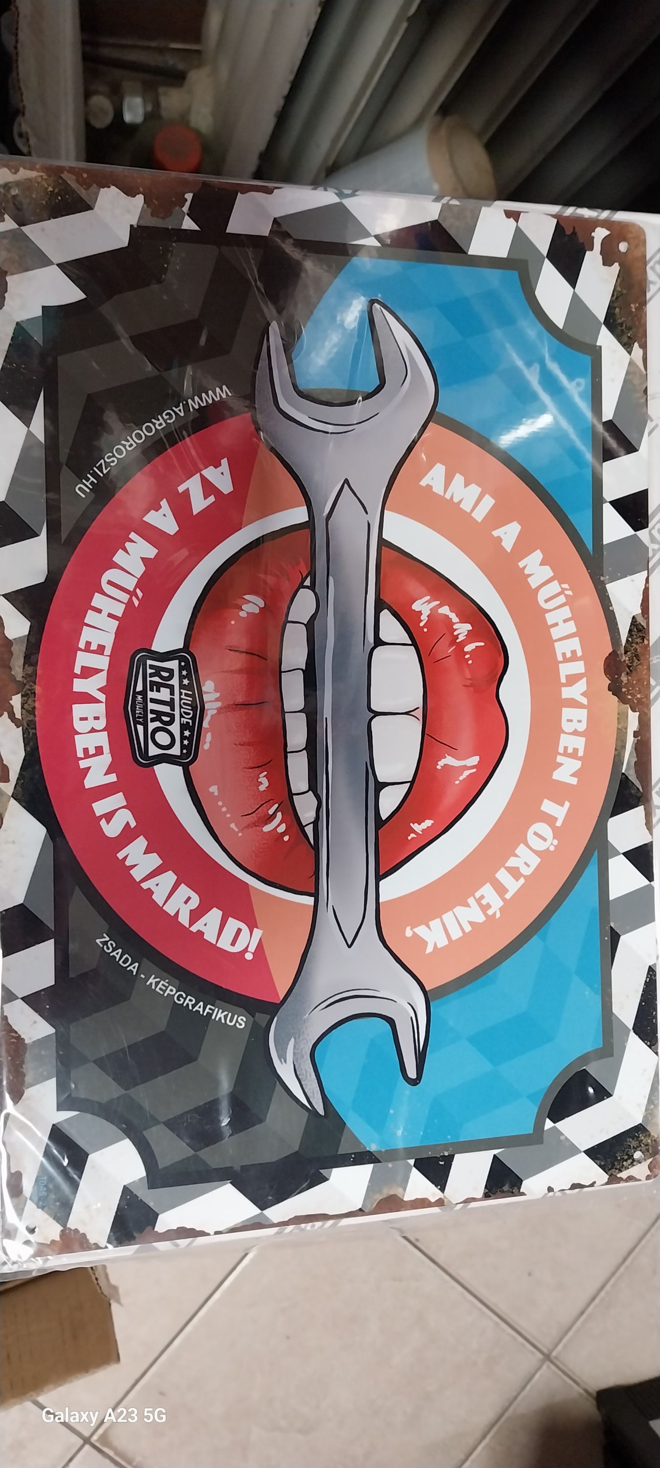 Retro fémtábla - Ami a műhelyben történik - kék - A4-20x30 cm termék fő termékképe