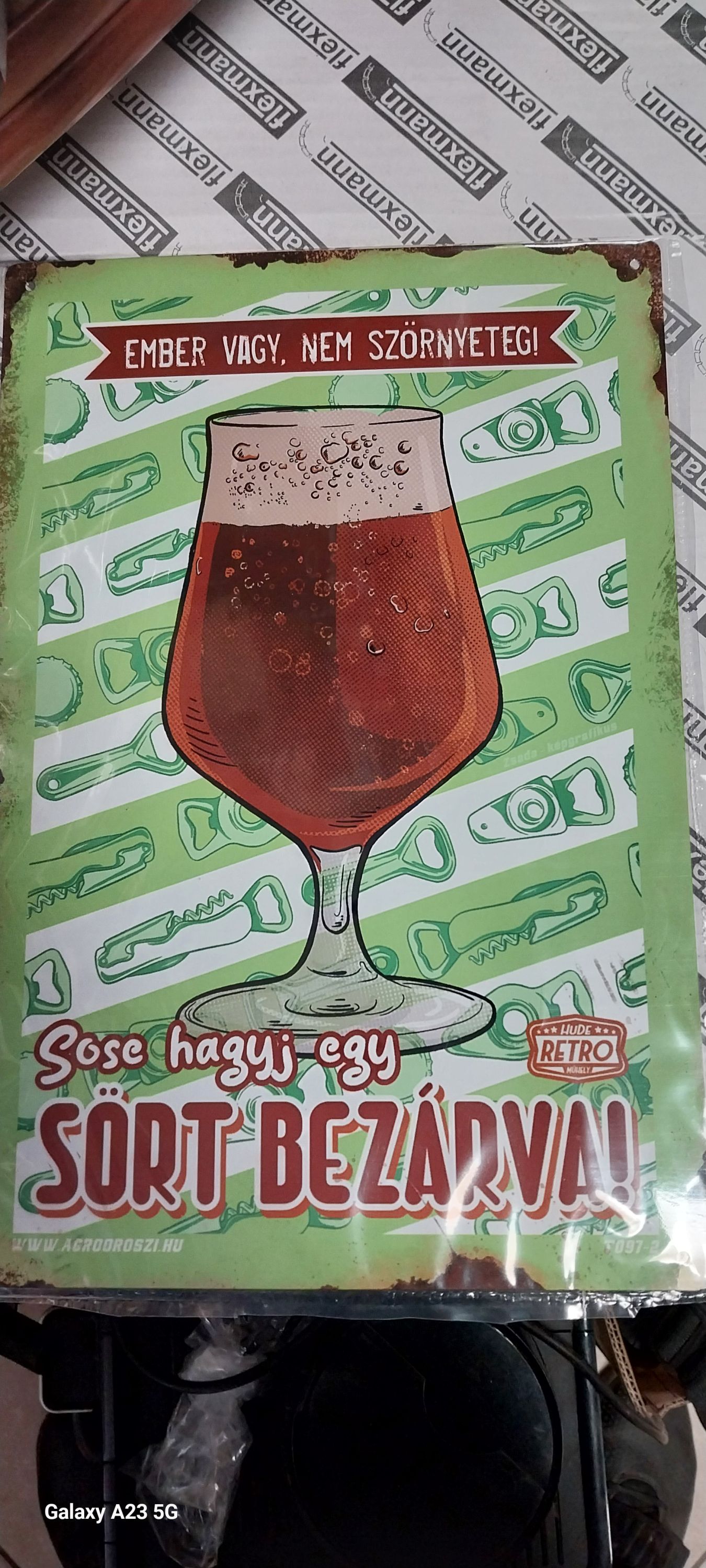Retro fémtábla - Ember vagy, nem szörnyeteg! Sose hagyj egy sört bezárva! - Zöld- A4 20x30 cm termék fő termékképe