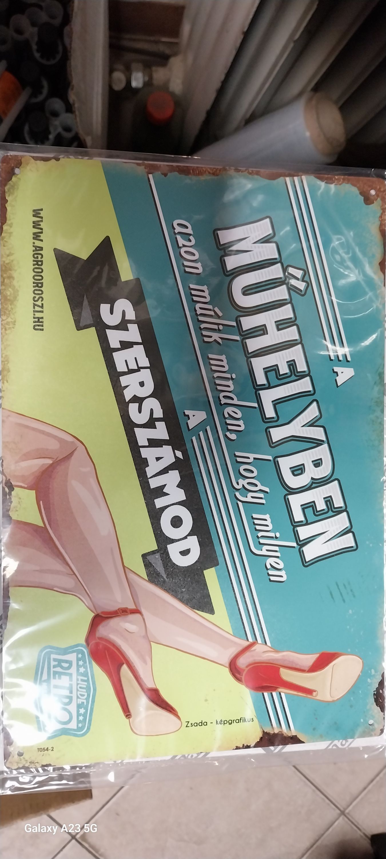 Retro fémtábla - A műhelyben azon múlik minden - kék - A4 - 20x30 cm termék fő termékképe