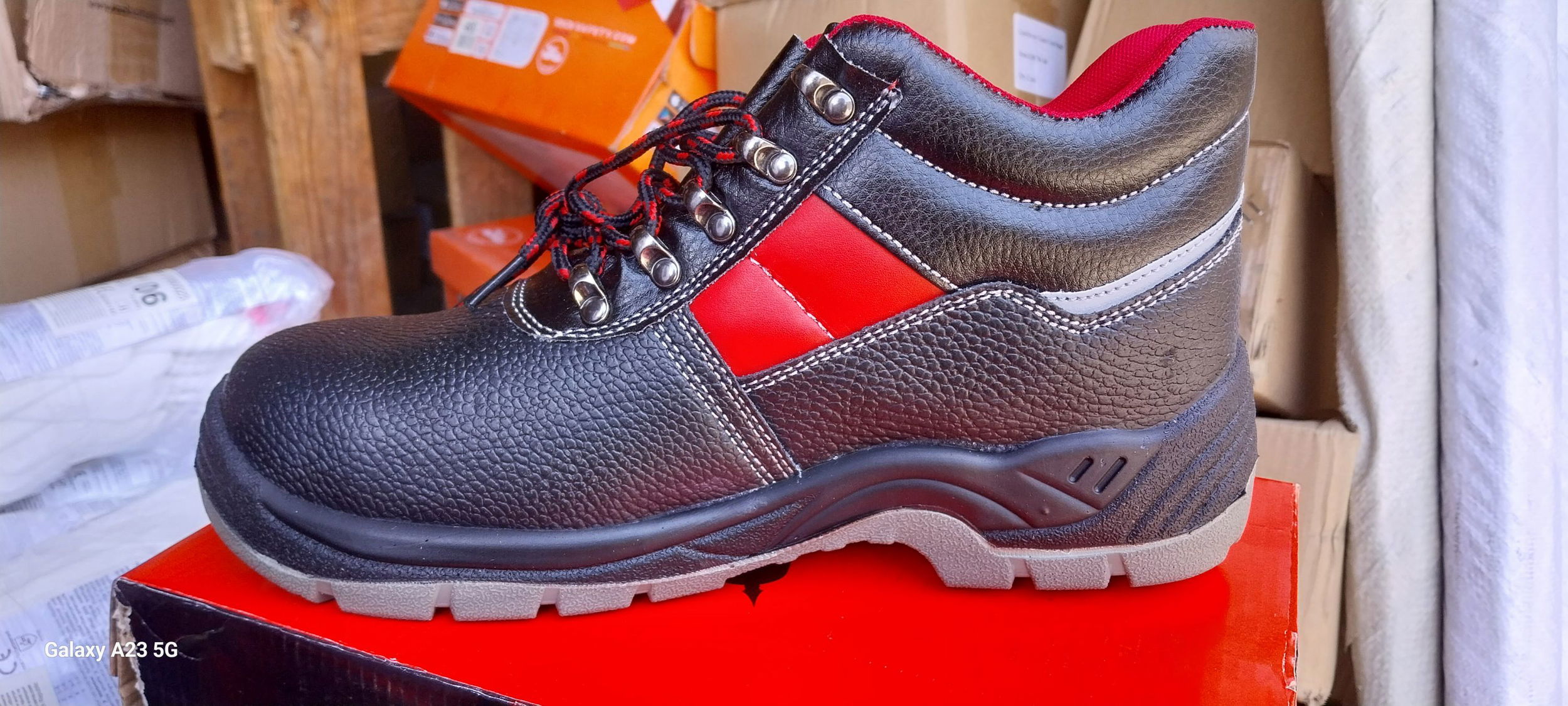 JENA Munkavédelmi Bakancs S3 CI SR 45-ös termék fő termékképe