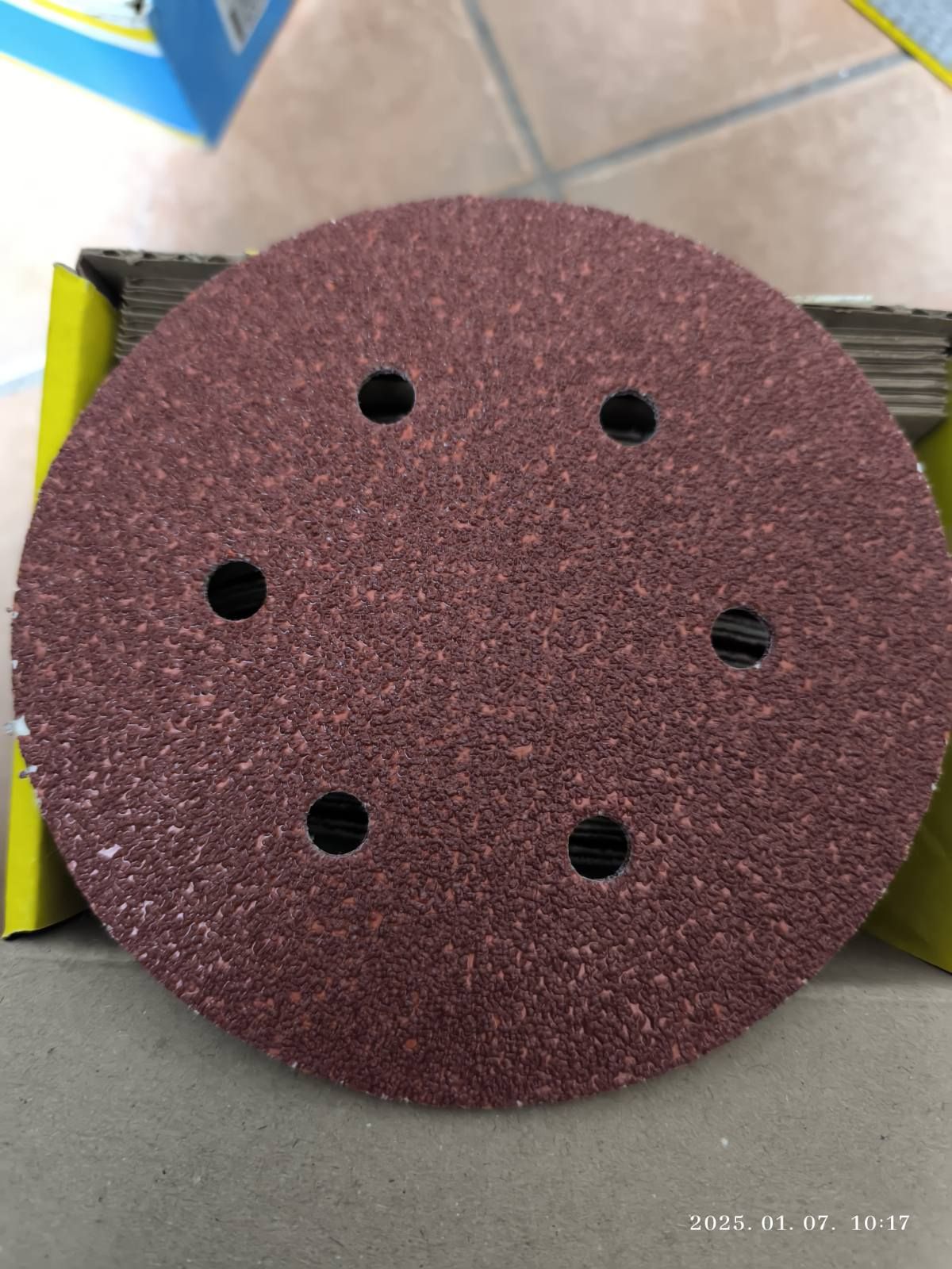 Klingspor csiszolópapír tépőzáras 150mm 6lyukas P40 termék fő termékképe