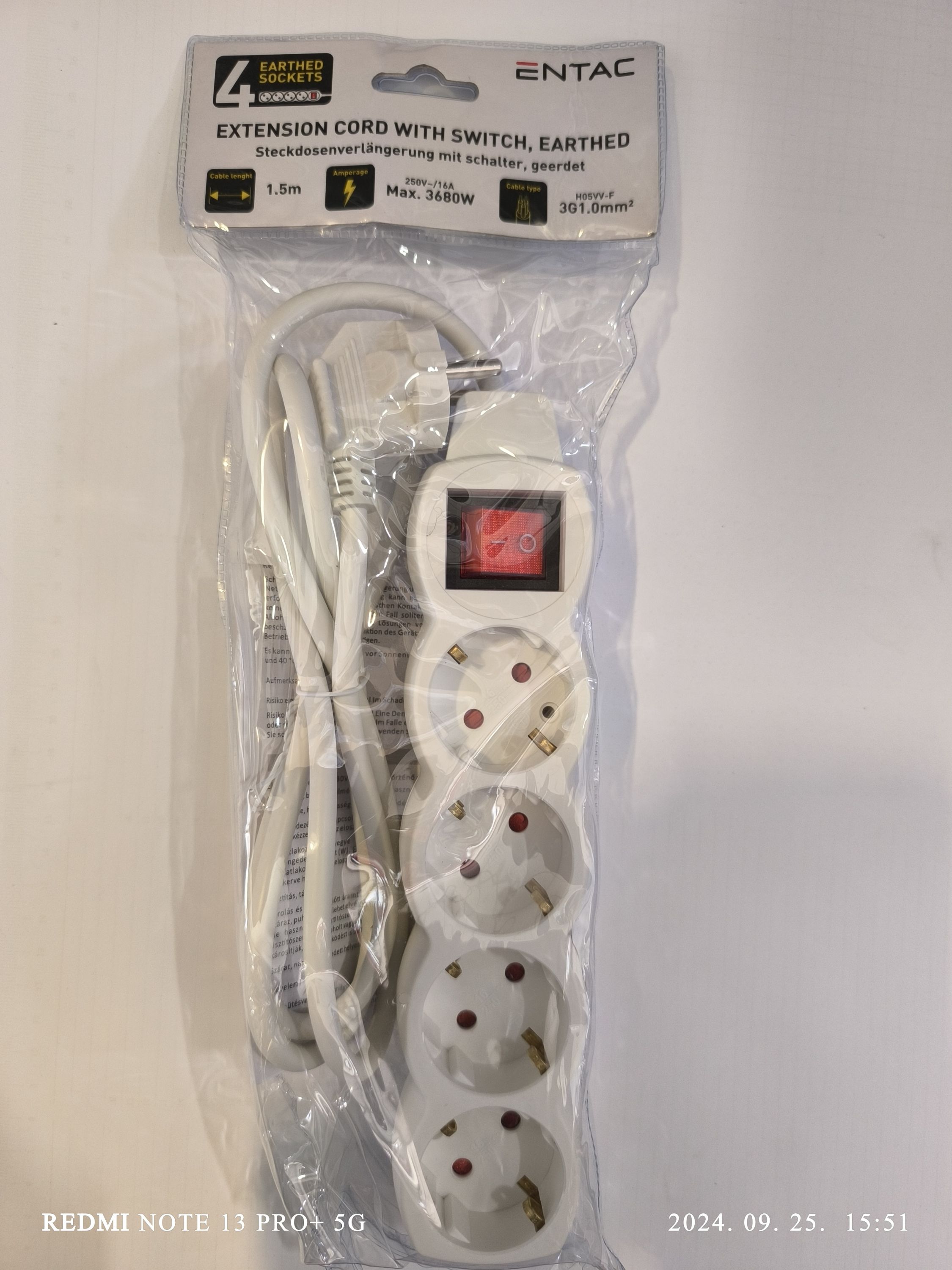 ENTAC elosztó 4 foglalat kapcsolóval 1,5m 3G1.5mm2 termék fő termékképe